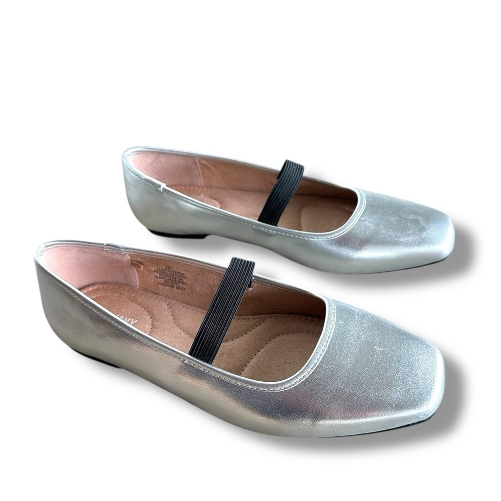 Old Navy Silver Mary Jane Ballet Flats Womens 7.5 Metallic Faux Leather NWOT